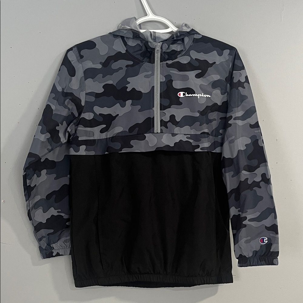Men’s Champion Gray and Black Camo 1/4 Zip Pullover Medium